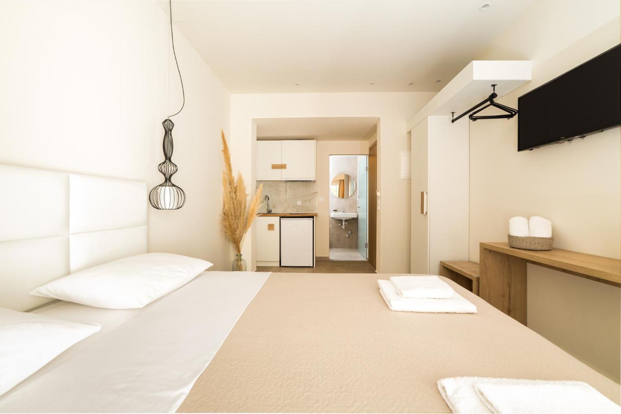 Mystery Suites And Apartments Neoi Poroi Exterior photo
