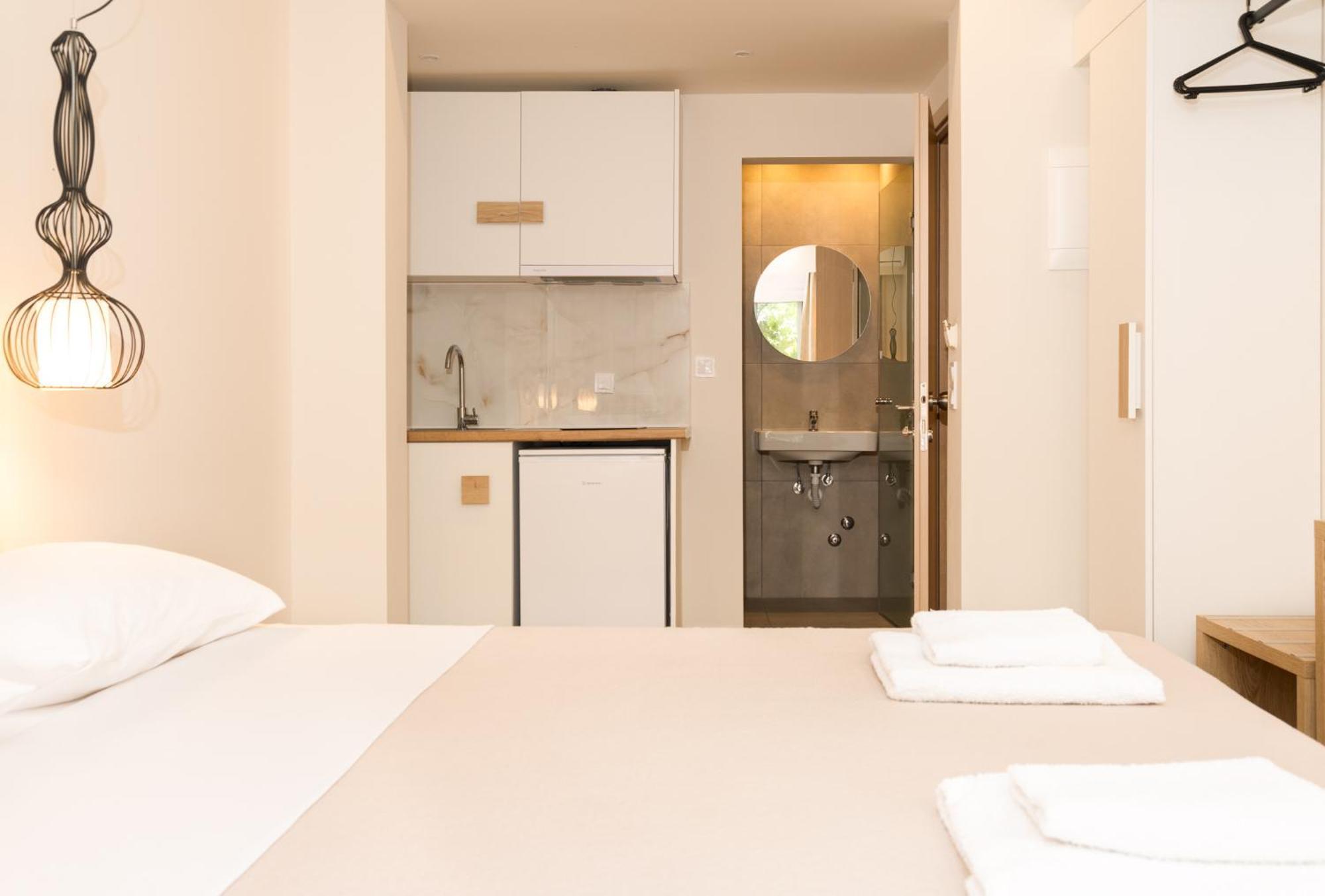 Mystery Suites And Apartments Neoi Poroi Exterior photo